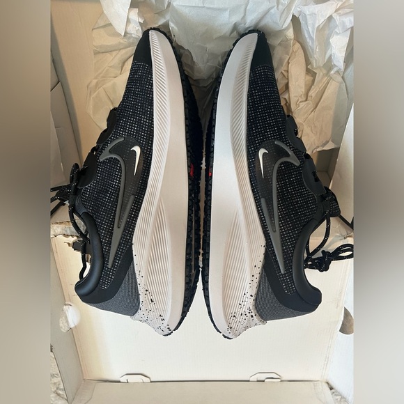 9W/7.5M - [NEW] Women's Nike Zoom Winflo 8 Shield Running Shoes Black DC3730-001 - Picture 7 of 11